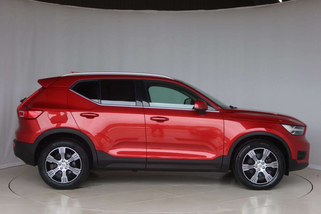 A 2021 VOLVO XC40 2.0 B4 MHEV Inscription SUV 5dr Petrol Hybrid Auto AWD Euro 6 (s/s) (197 ps A 2021 VOLVO XC40 2.0 B4 MHEV Inscription SUV 5dr Petrol Hybrid Auto AWD Euro 6 (s/s) (197 ps