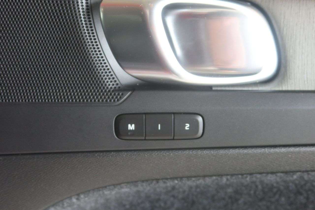 2021 VOLVO XC40 2021 VOLVO XC40