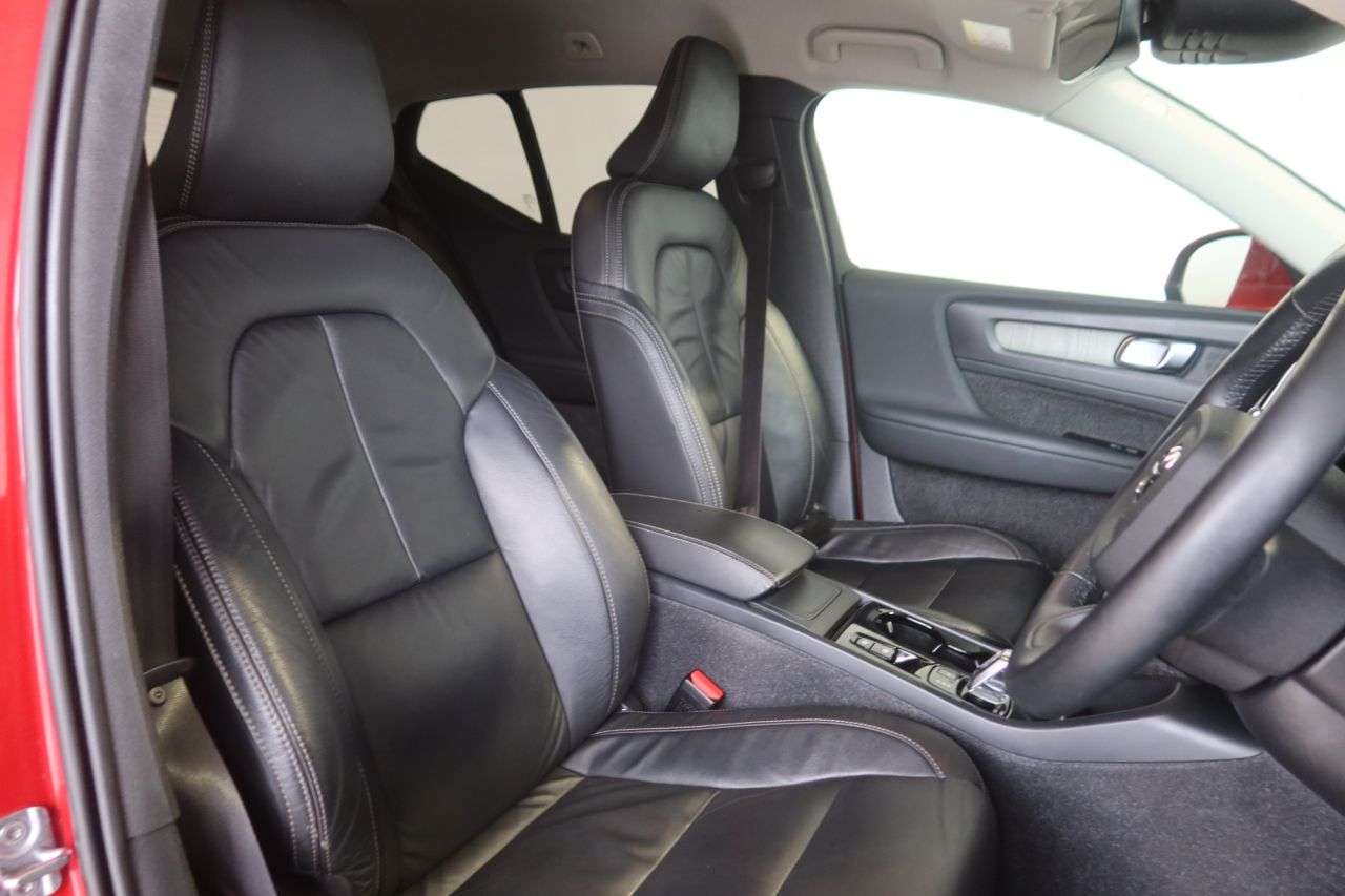 2021 VOLVO XC40 2021 VOLVO XC40