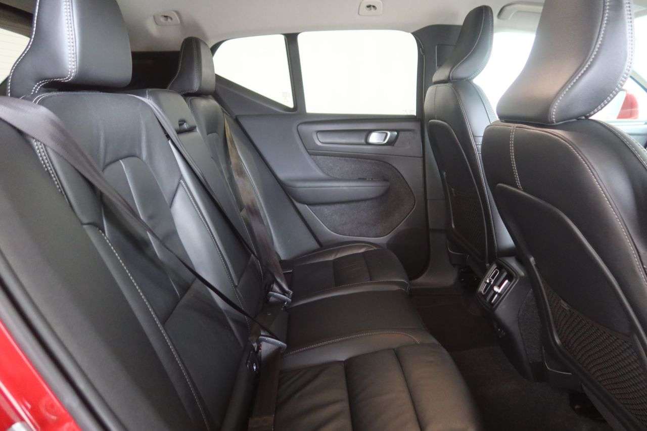 2021 VOLVO XC40 2021 VOLVO XC40