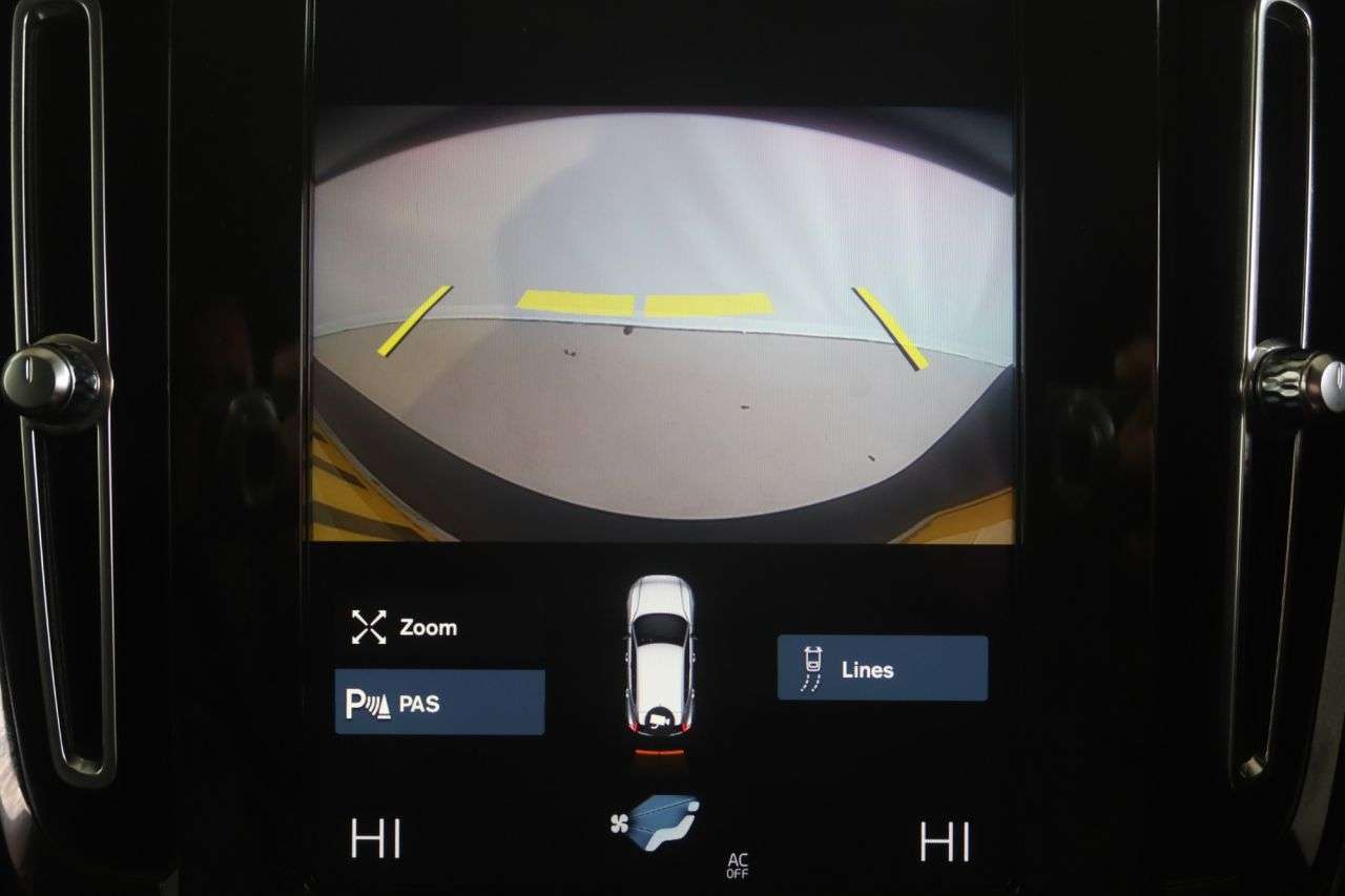 2021 VOLVO XC40 2021 VOLVO XC40