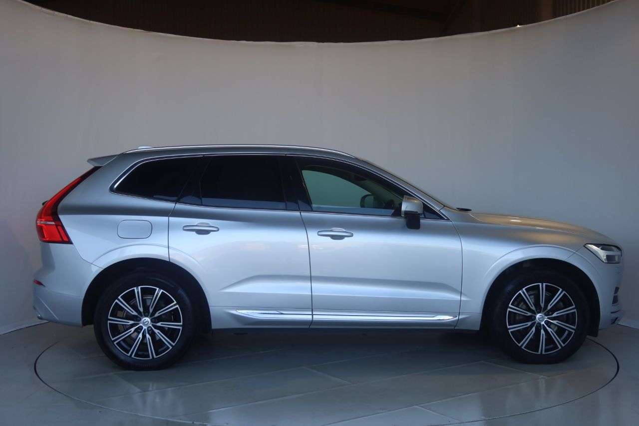 A 2020 VOLVO XC60 2.0 B4 MHEV Inscription SUV 5dr Diesel Hybrid Auto AWD Euro 6 (s/s) (197 ps A 2020 VOLVO XC60 2.0 B4 MHEV Inscription SUV 5dr Diesel Hybrid Auto AWD Euro 6 (s/s) (197 ps