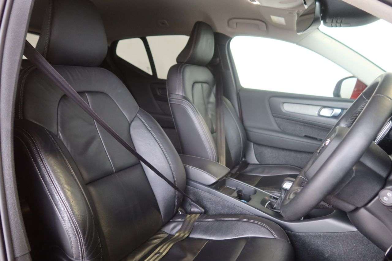 2021 VOLVO XC40 2021 VOLVO XC40