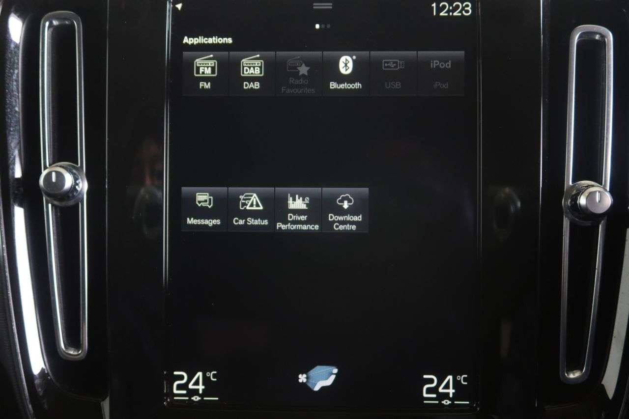 2021 VOLVO XC40 2021 VOLVO XC40