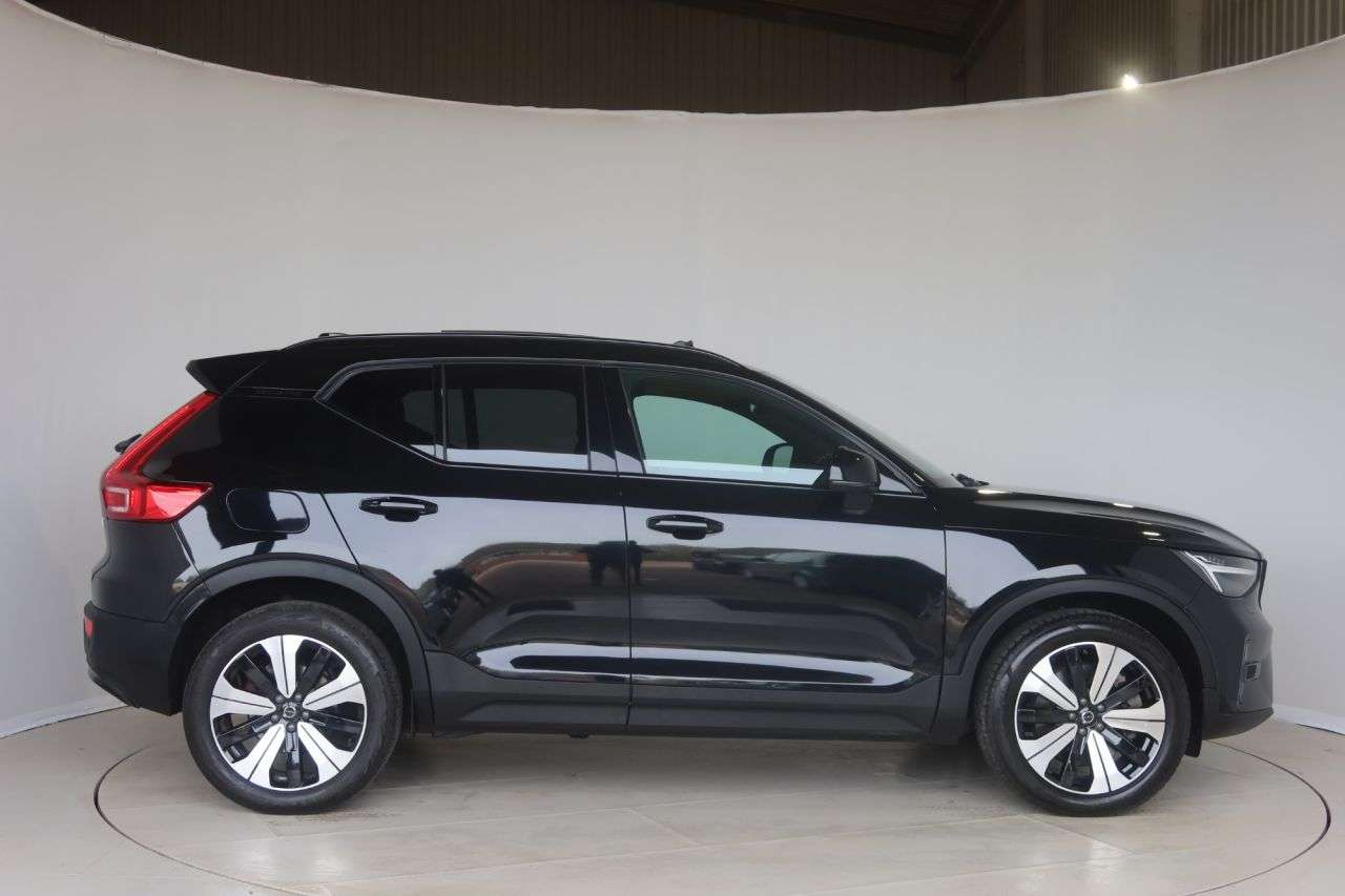 A 2022 VOLVO XC40 1.5h T5 Recharge 10.7kWh Ultimate Dark SUV 5dr Petrol Plug-in Hybrid Auto E A 2022 VOLVO XC40 1.5h T5 Recharge 10.7kWh Ultimate Dark SUV 5dr Petrol Plug-in Hybrid Auto E