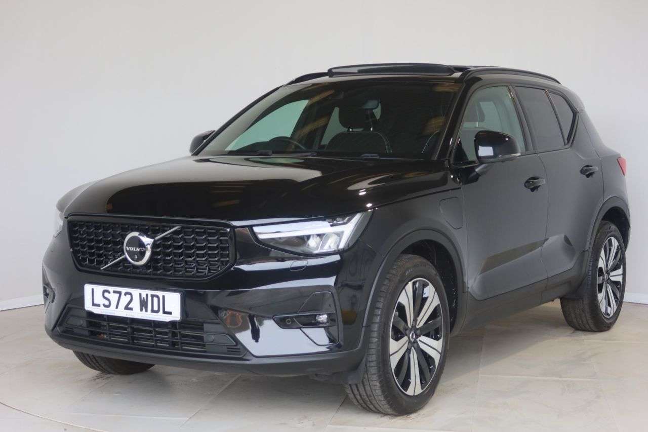 A 2022 VOLVO XC40 1.5h T5 Recharge 10.7kWh Ultimate Dark SUV 5dr Petrol Plug-in Hybrid Auto E A 2022 VOLVO XC40 1.5h T5 Recharge 10.7kWh Ultimate Dark SUV 5dr Petrol Plug-in Hybrid Auto E