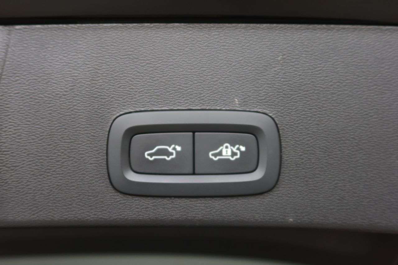 2022 VOLVO XC40 2022 VOLVO XC40