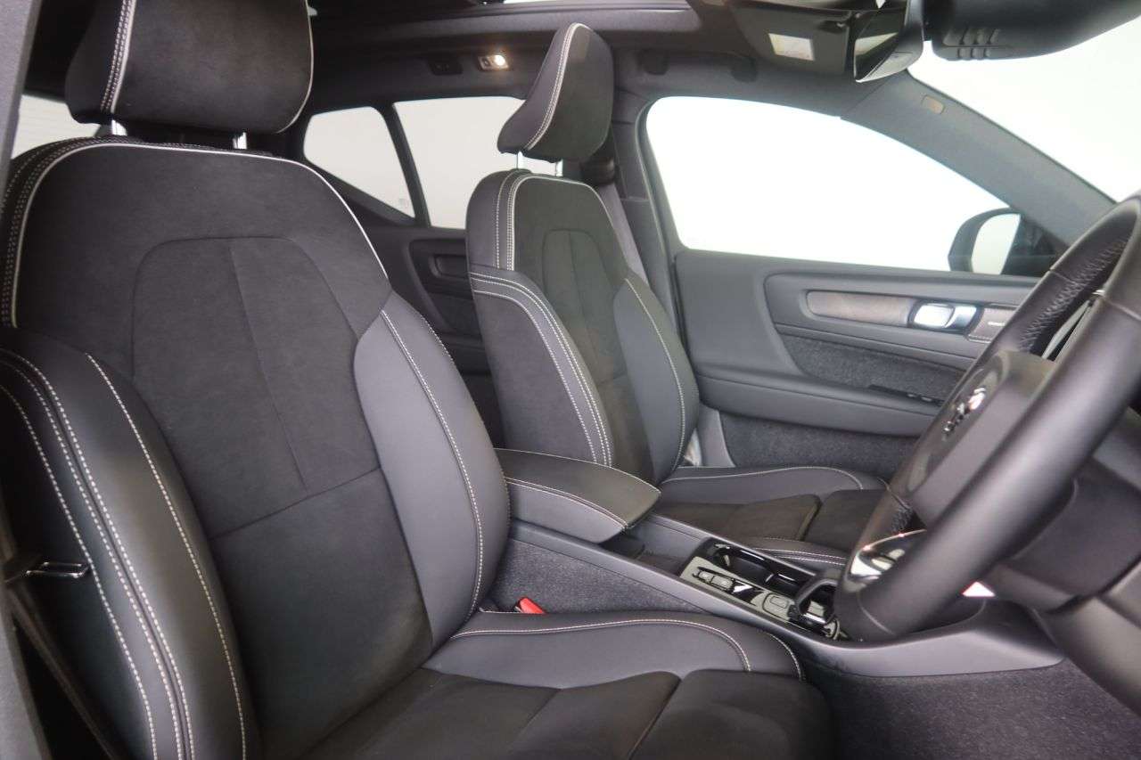 2022 VOLVO XC40 2022 VOLVO XC40