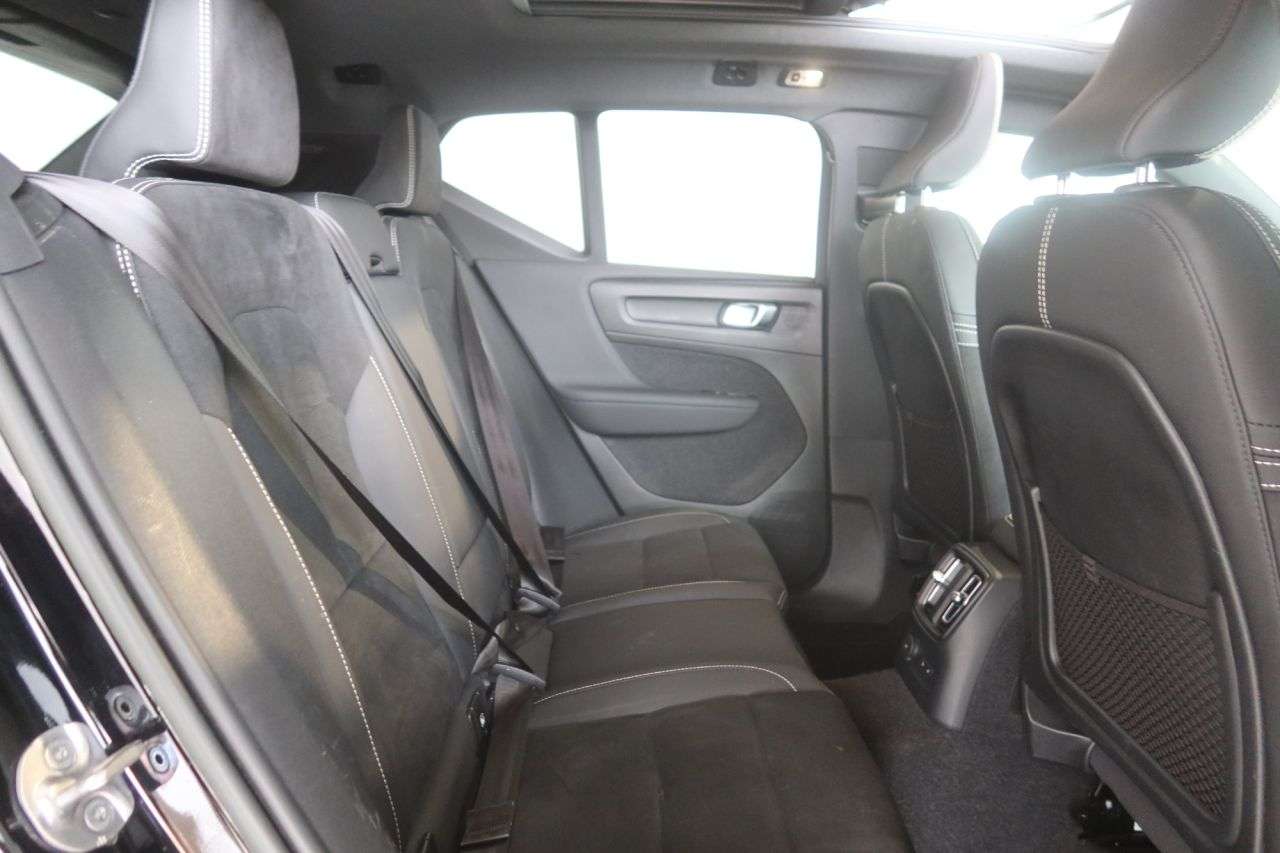 2022 VOLVO XC40 2022 VOLVO XC40