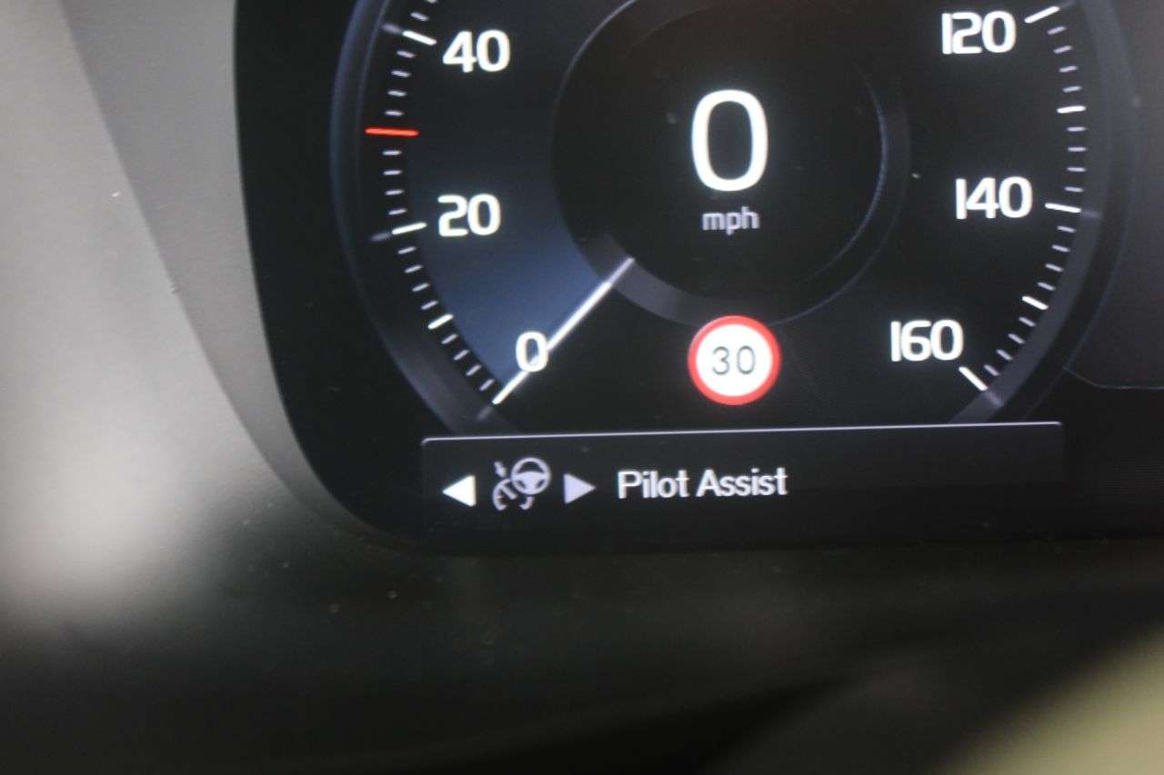 2022 VOLVO XC40 2022 VOLVO XC40