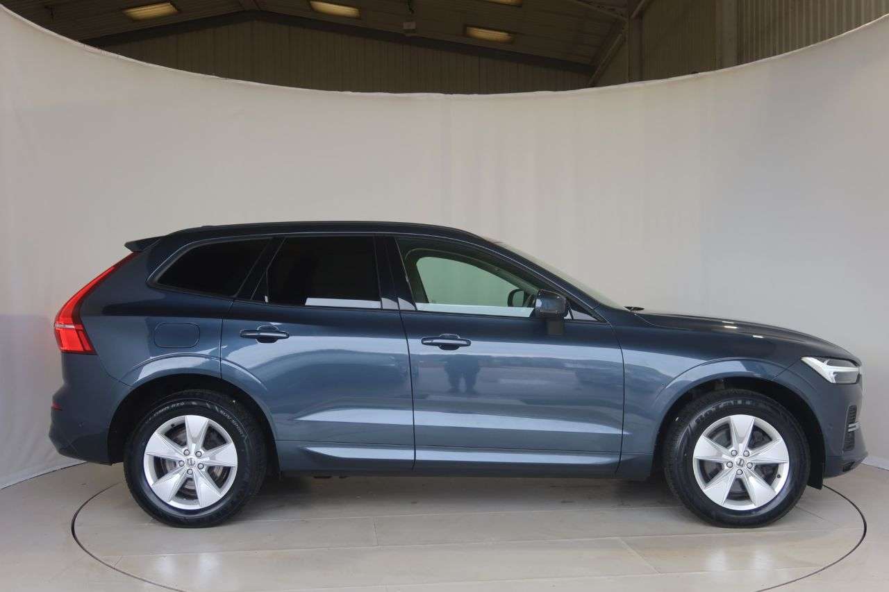 A 2021 VOLVO XC60 2.0 B4 MHEV Momentum SUV 5dr Diesel Hybrid Auto AWD Euro 6 (s/s) (197 ps) 3 A 2021 VOLVO XC60 2.0 B4 MHEV Momentum SUV 5dr Diesel Hybrid Auto AWD Euro 6 (s/s) (197 ps) 3