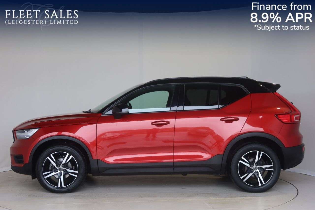 A 2021 VOLVO XC40 1.5 T3 R-Design SUV 5dr Petrol Auto Euro 6 (s/s) (163 ps) HEATED STEERING W A 2021 VOLVO XC40 1.5 T3 R-Design SUV 5dr Petrol Auto Euro 6 (s/s) (163 ps) HEATED STEERING W