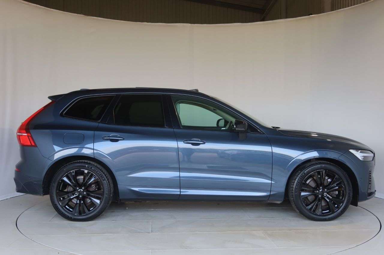 A 2022 VOLVO XC60 2.0h T8 Recharge 18.8kWh Ultimate Dark SUV 5dr Petrol Plug-in Hybrid Auto A A 2022 VOLVO XC60 2.0h T8 Recharge 18.8kWh Ultimate Dark SUV 5dr Petrol Plug-in Hybrid Auto A