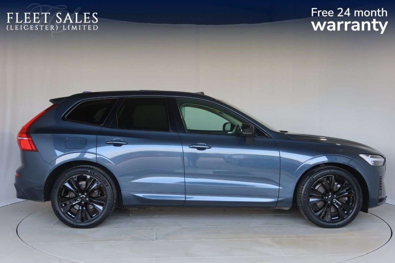 A 2022 VOLVO XC60 2.0h T8 Recharge 18.8kWh Ultimate Dark SUV 5dr Petrol Plug-in Hybrid Auto A A 2022 VOLVO XC60 2.0h T8 Recharge 18.8kWh Ultimate Dark SUV 5dr Petrol Plug-in Hybrid Auto A