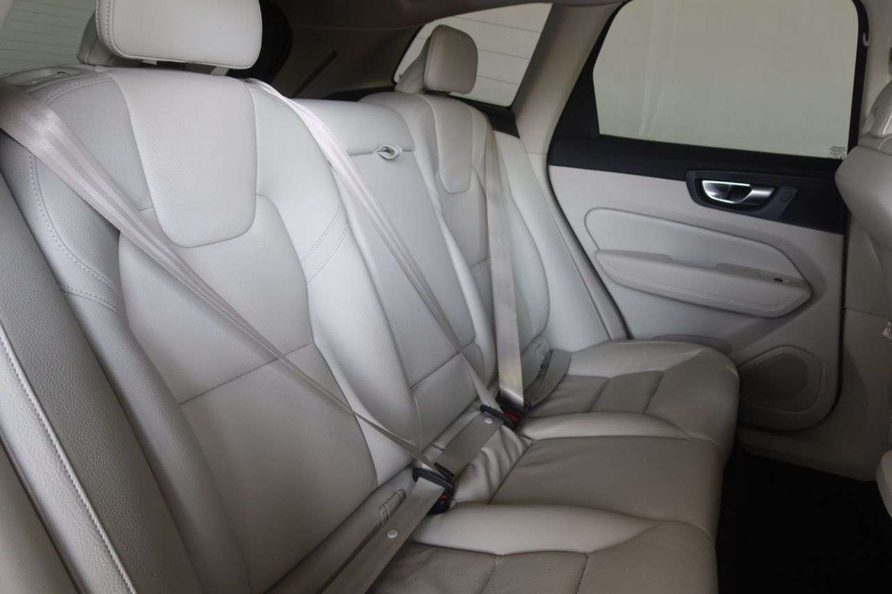 2023 VOLVO XC60 2023 VOLVO XC60