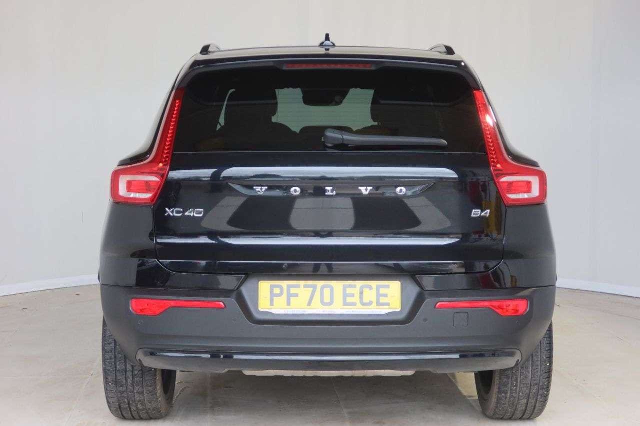 A 2021 VOLVO XC40 2.0 B4 MHEV R-Design Pro SUV 5dr Petrol Hybrid Auto Euro 6 (s/s) (197 ps) H A 2021 VOLVO XC40 2.0 B4 MHEV R-Design Pro SUV 5dr Petrol Hybrid Auto Euro 6 (s/s) (197 ps) H