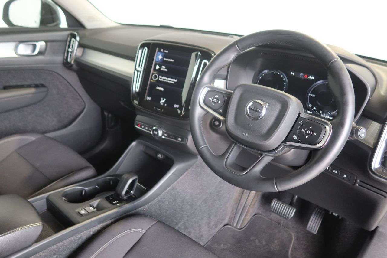 2021 VOLVO XC40 2021 VOLVO XC40