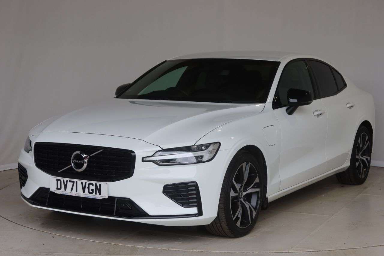 A 2021 VOLVO S60 2.0h T8 Recharge 11.6kWh R-Design Saloon 4dr Petrol Plug-in Hybrid Auto AWD A 2021 VOLVO S60 2.0h T8 Recharge 11.6kWh R-Design Saloon 4dr Petrol Plug-in Hybrid Auto AWD