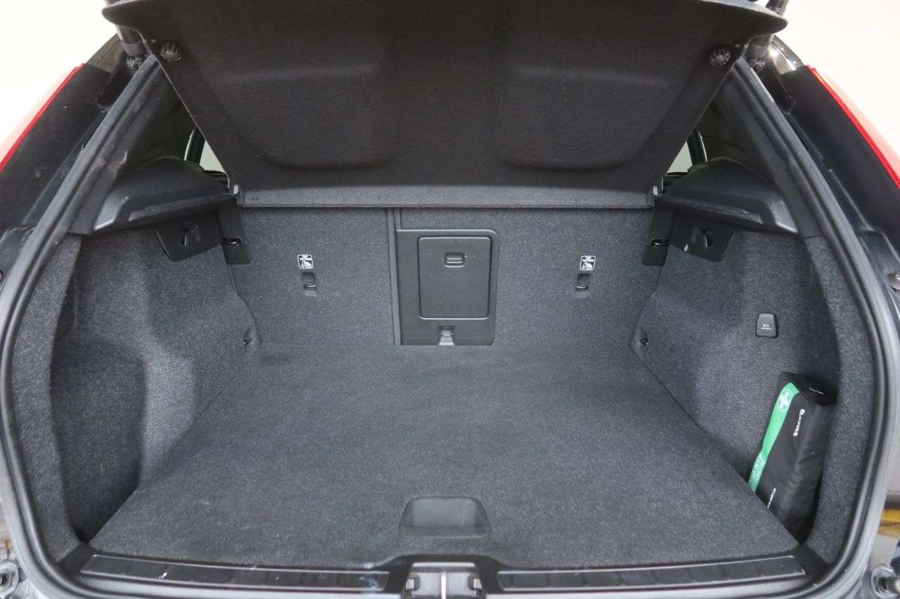 2022 VOLVO XC40 2022 VOLVO XC40