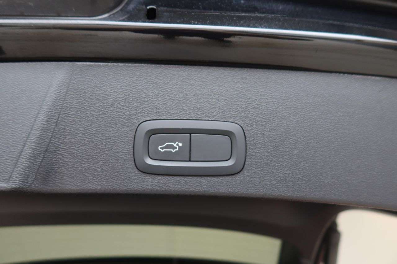 2022 VOLVO XC40 2022 VOLVO XC40