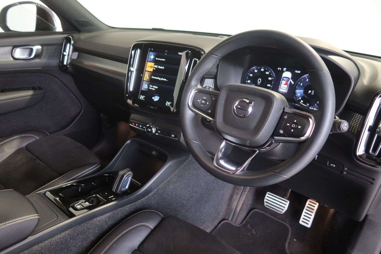 2022 VOLVO XC40 2022 VOLVO XC40