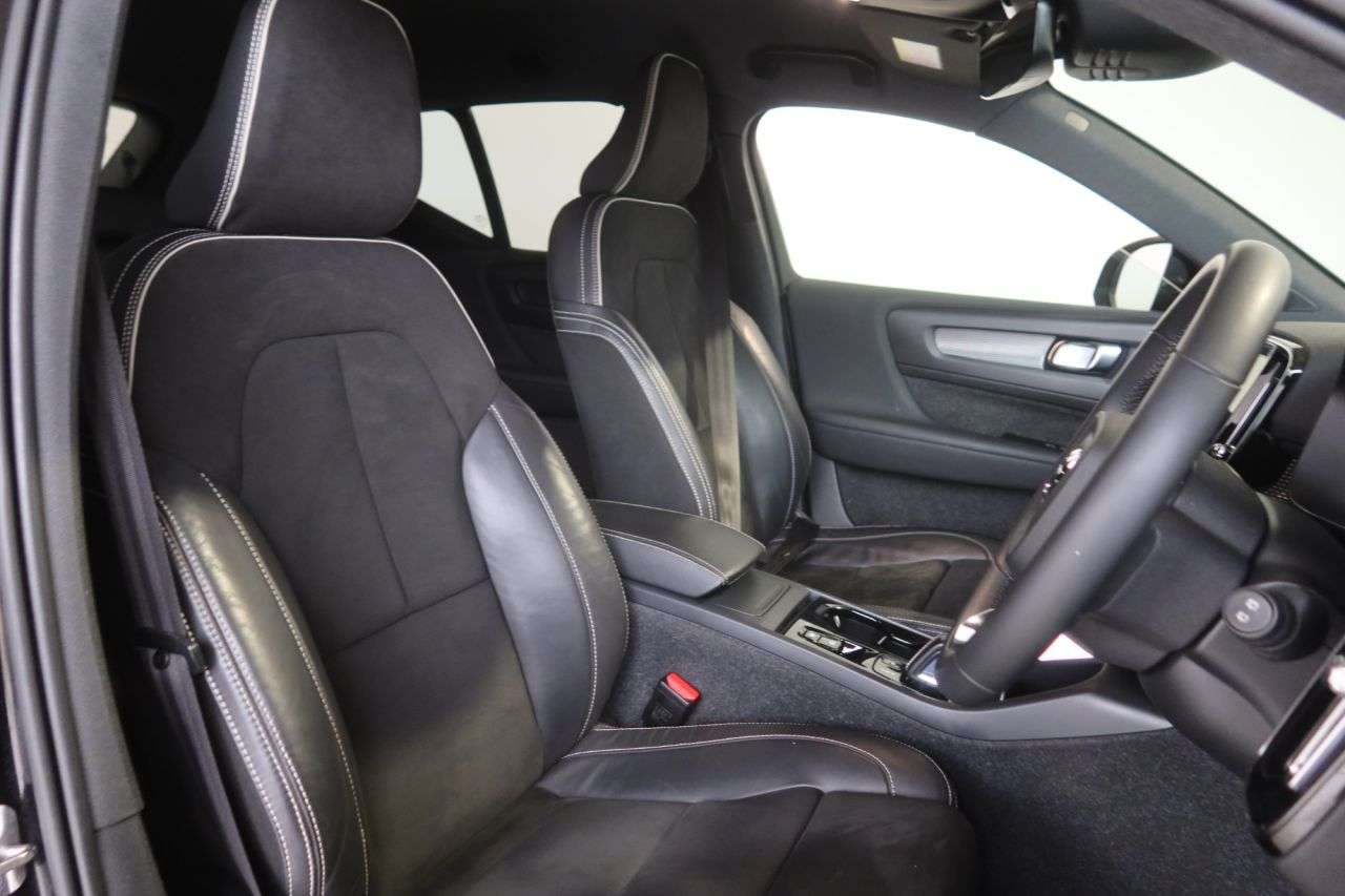 2022 VOLVO XC40 2022 VOLVO XC40