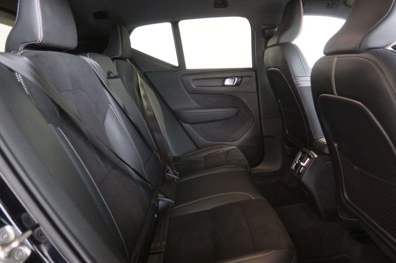 2022 VOLVO XC40 2022 VOLVO XC40