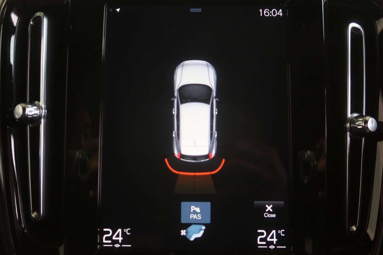 2022 VOLVO XC40 2022 VOLVO XC40