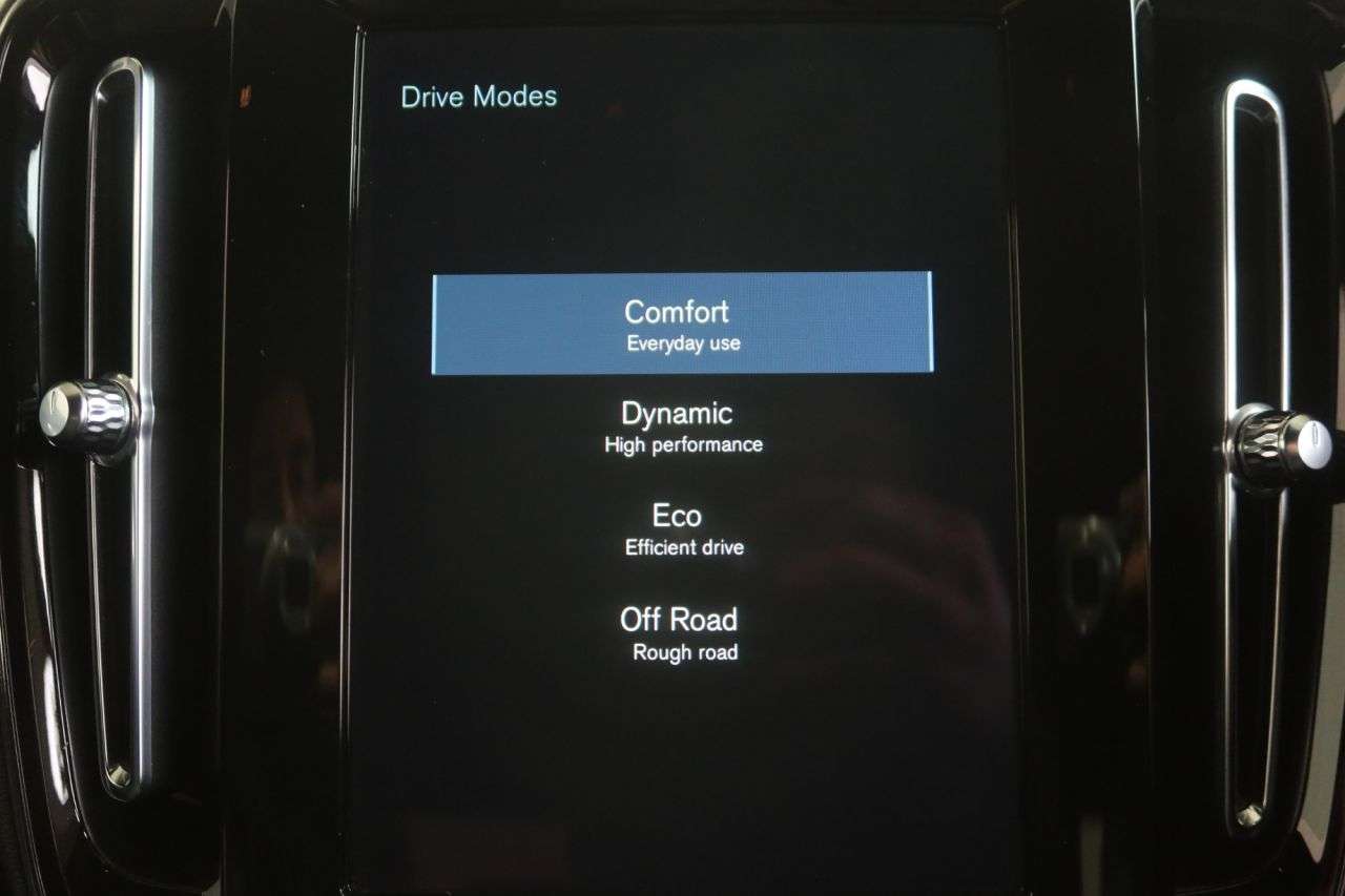 2022 VOLVO XC40 2022 VOLVO XC40