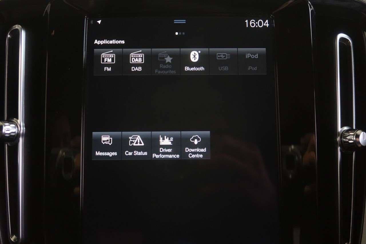 2022 VOLVO XC40 2022 VOLVO XC40