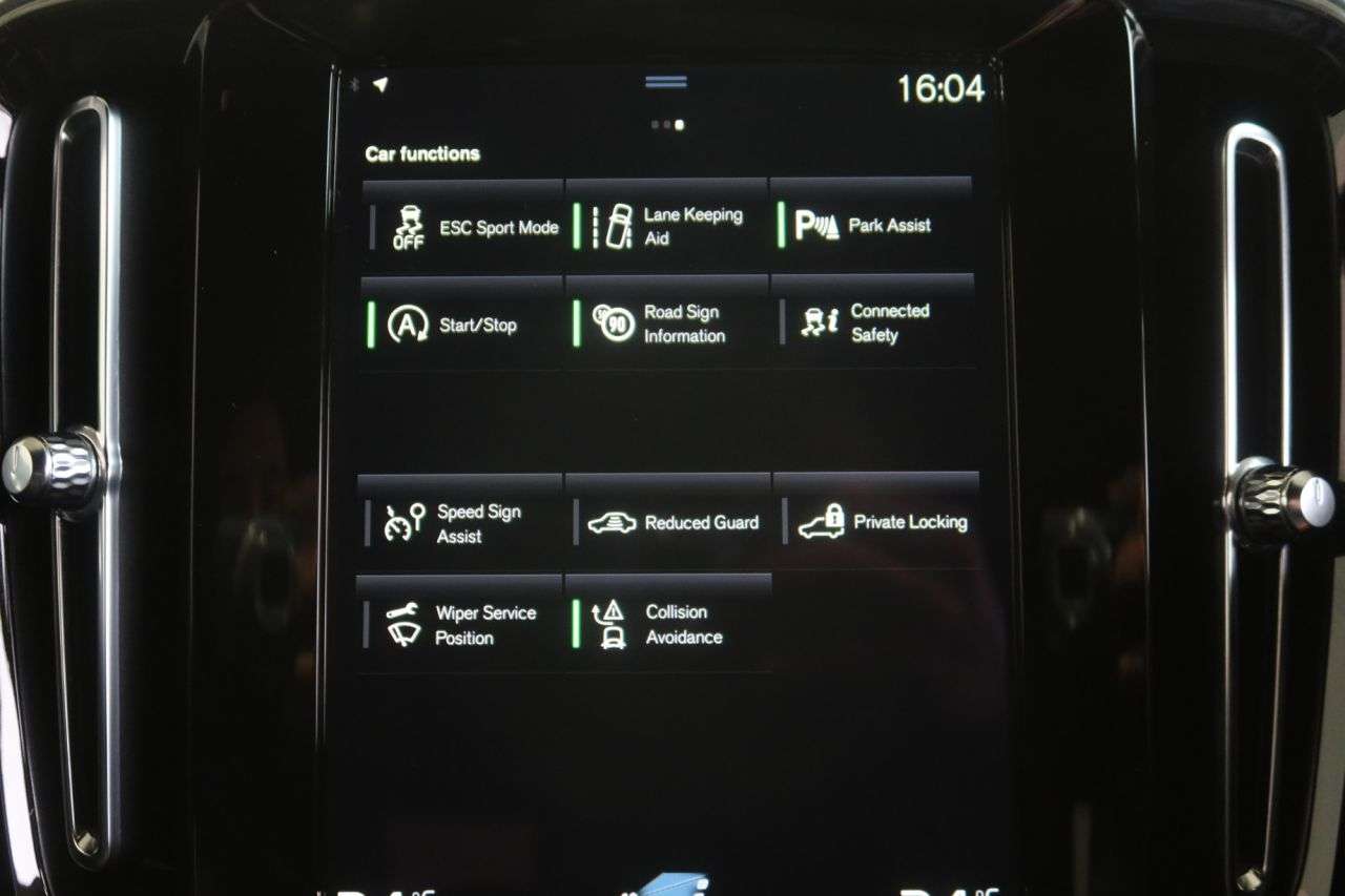 2022 VOLVO XC40 2022 VOLVO XC40