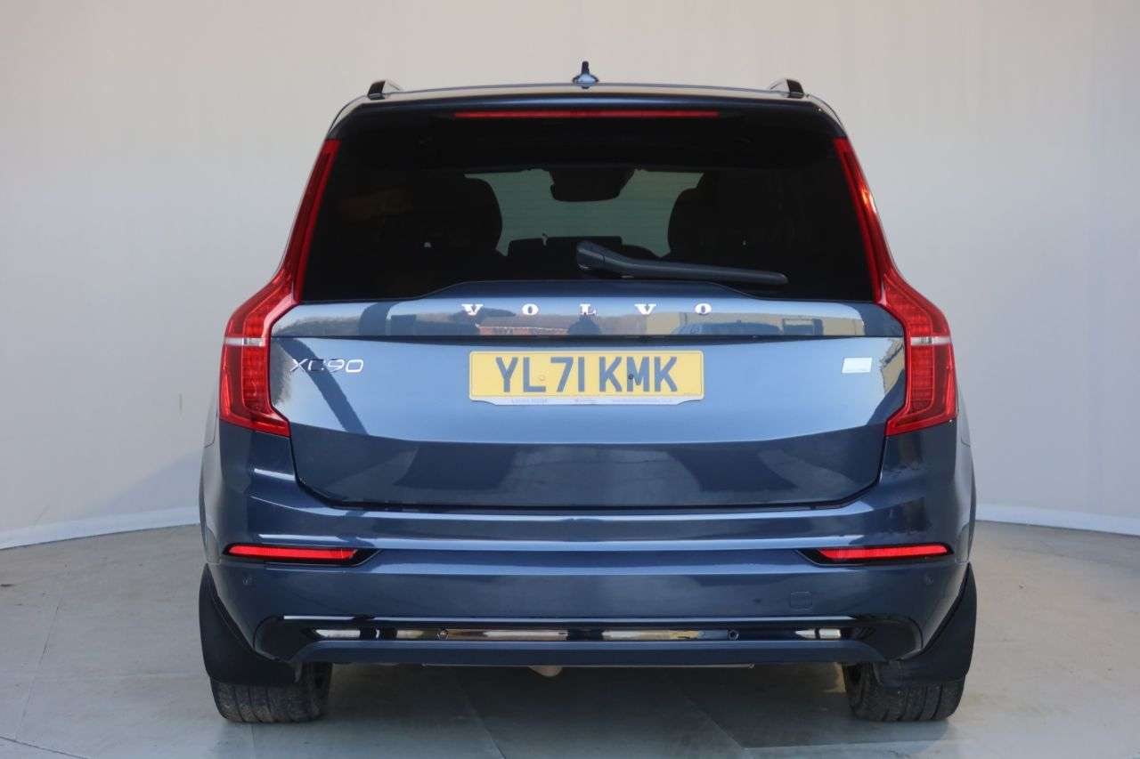 A 2022 VOLVO XC90 2.0h T8 Recharge 18.8kWh R-Design Pro SUV 5dr Petrol Plug-in Hybrid Auto 4W A 2022 VOLVO XC90 2.0h T8 Recharge 18.8kWh R-Design Pro SUV 5dr Petrol Plug-in Hybrid Auto 4W