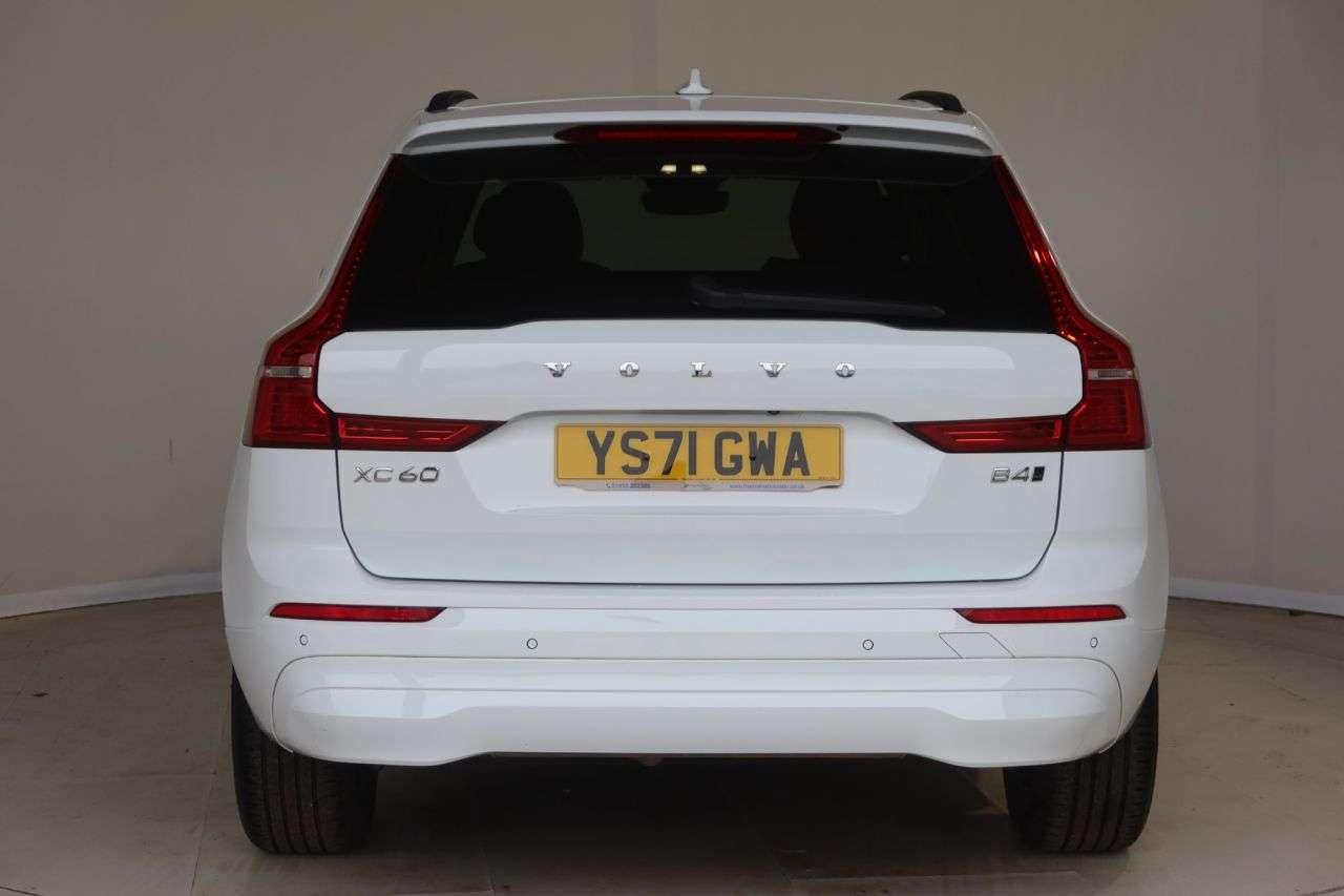 A 2021 VOLVO XC60 2.0 B4 MHEV Momentum SUV 5dr Diesel Hybrid Auto AWD Euro 6 (s/s) (197 ps) R A 2021 VOLVO XC60 2.0 B4 MHEV Momentum SUV 5dr Diesel Hybrid Auto AWD Euro 6 (s/s) (197 ps) R