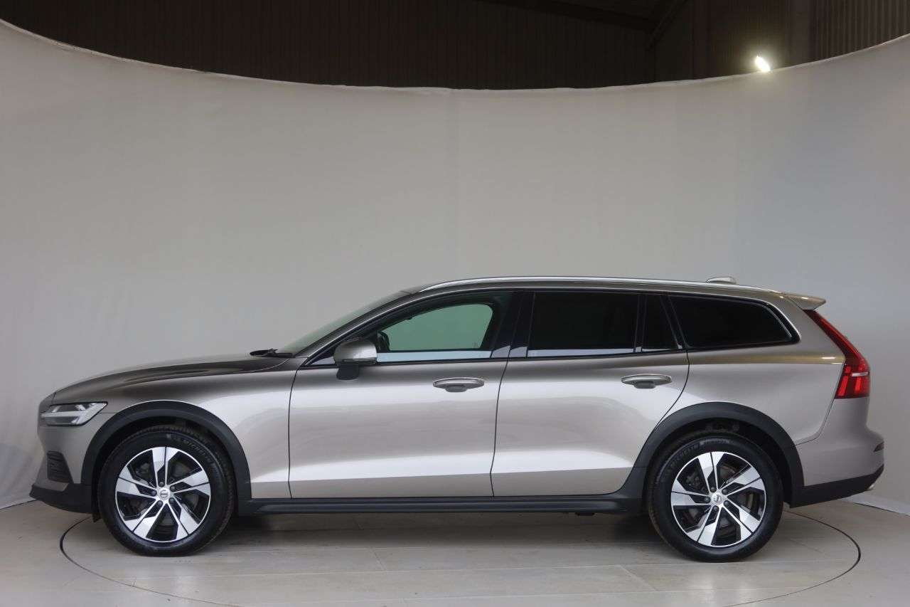 2021 VOLVO V60 CROSS COUNTRY 2021 VOLVO V60 CROSS COUNTRY