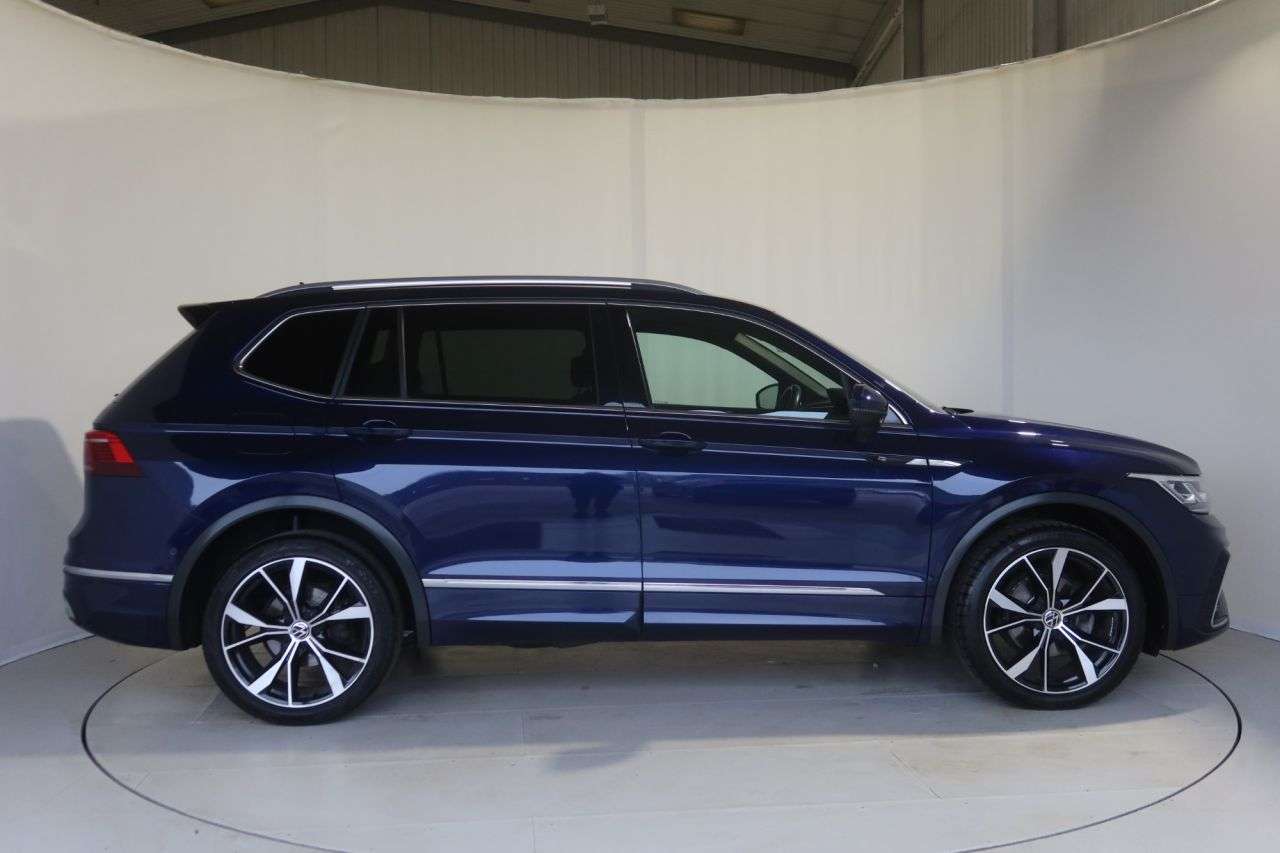 A 2022 VOLKSWAGEN TIGUAN ALLSPACE 1.5 TSI R-Line SUV 5dr Petrol DSG Euro 6 (s/s) (150 ps) APPLE CAR PLAY A 2022 VOLKSWAGEN TIGUAN ALLSPACE 1.5 TSI R-Line SUV 5dr Petrol DSG Euro 6 (s/s) (150 ps) APPLE CAR PLAY