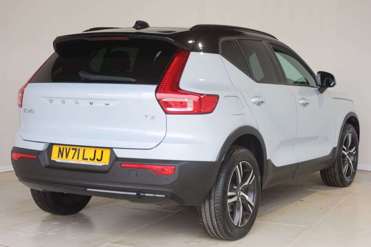 2021 VOLVO XC40 2021 VOLVO XC40