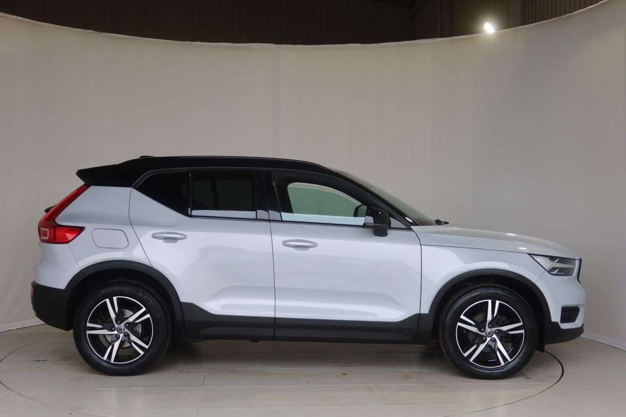2021 VOLVO XC40 2021 VOLVO XC40