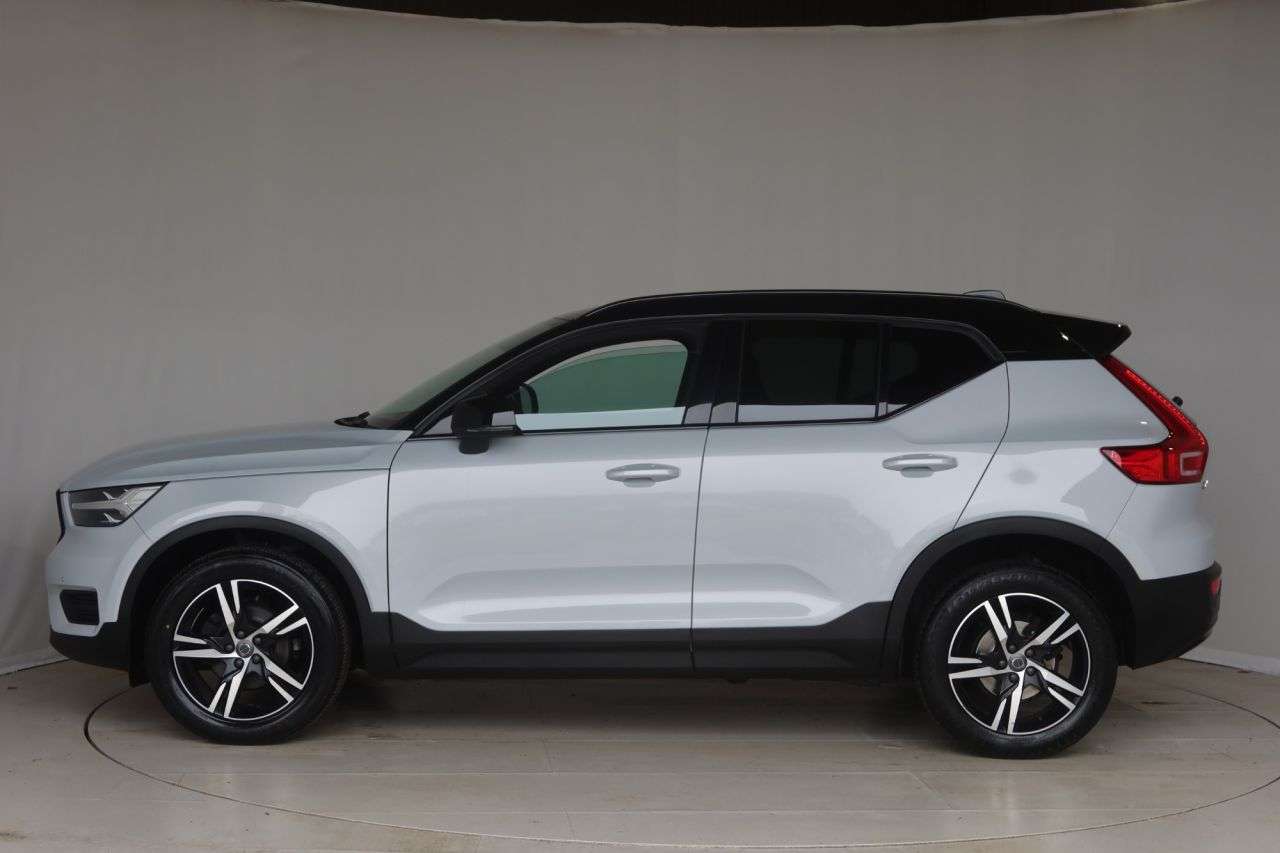 2021 VOLVO XC40 2021 VOLVO XC40