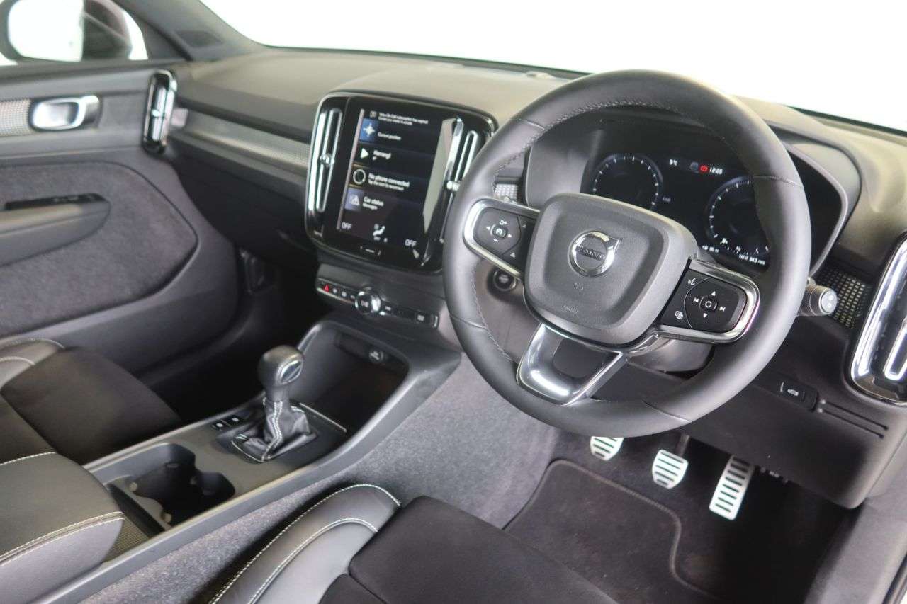 2021 VOLVO XC40 2021 VOLVO XC40