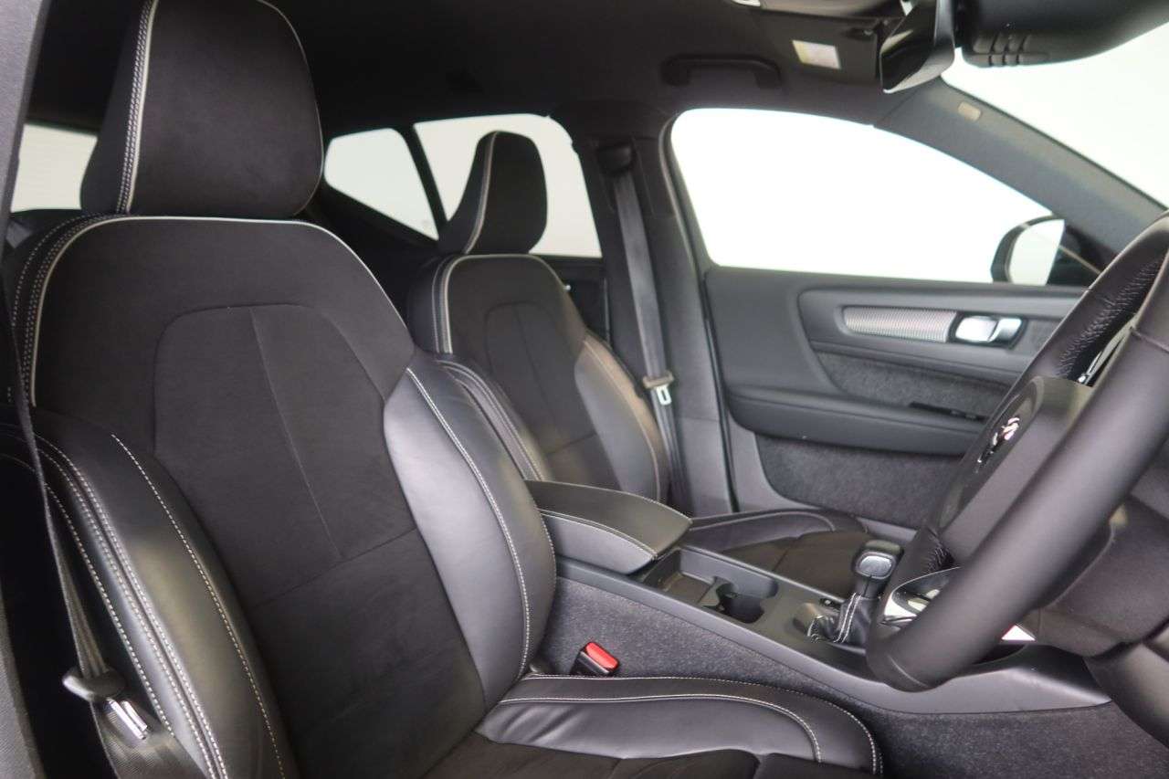 2021 VOLVO XC40 2021 VOLVO XC40