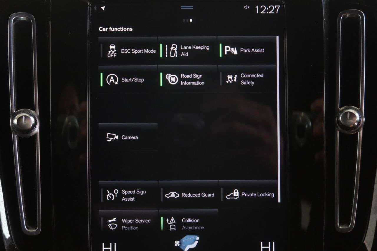 2021 VOLVO XC40 2021 VOLVO XC40