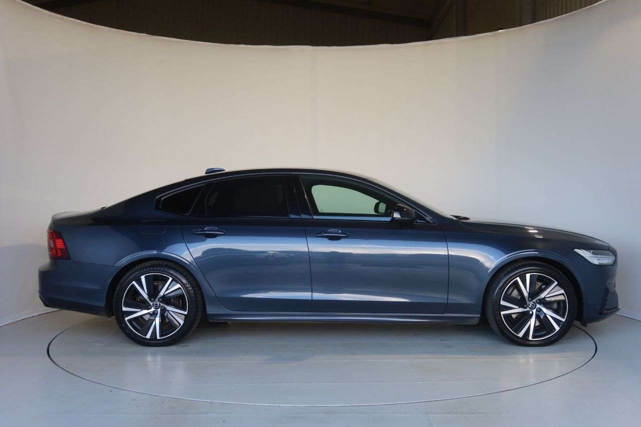 A 2021 VOLVO S90 2.0h T8 Recharge 11.6kWh R-Design Saloon 4dr Petrol Plug-in Hybrid Auto AWD A 2021 VOLVO S90 2.0h T8 Recharge 11.6kWh R-Design Saloon 4dr Petrol Plug-in Hybrid Auto AWD