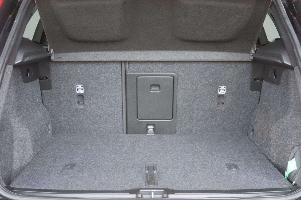 2022 VOLVO XC40 2022 VOLVO XC40