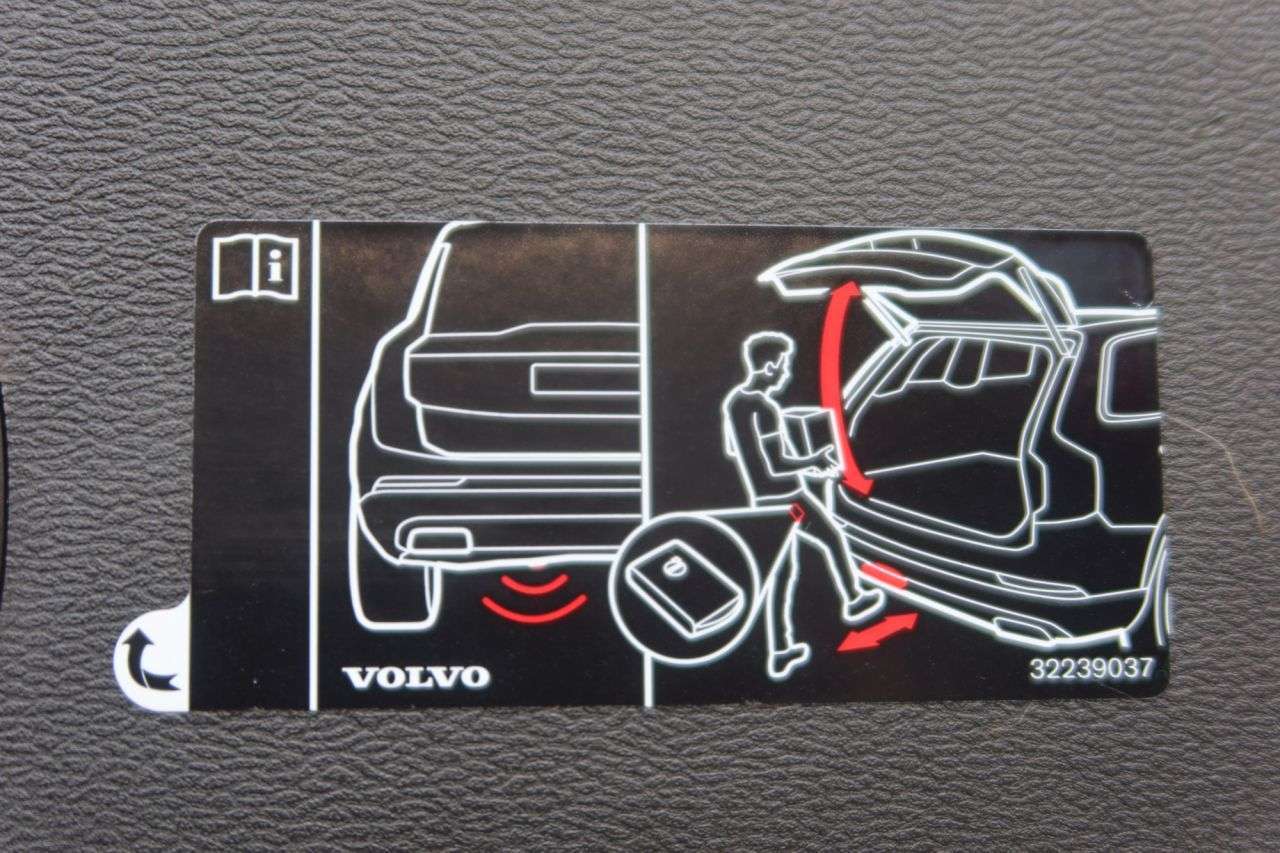 2022 VOLVO XC40 2022 VOLVO XC40