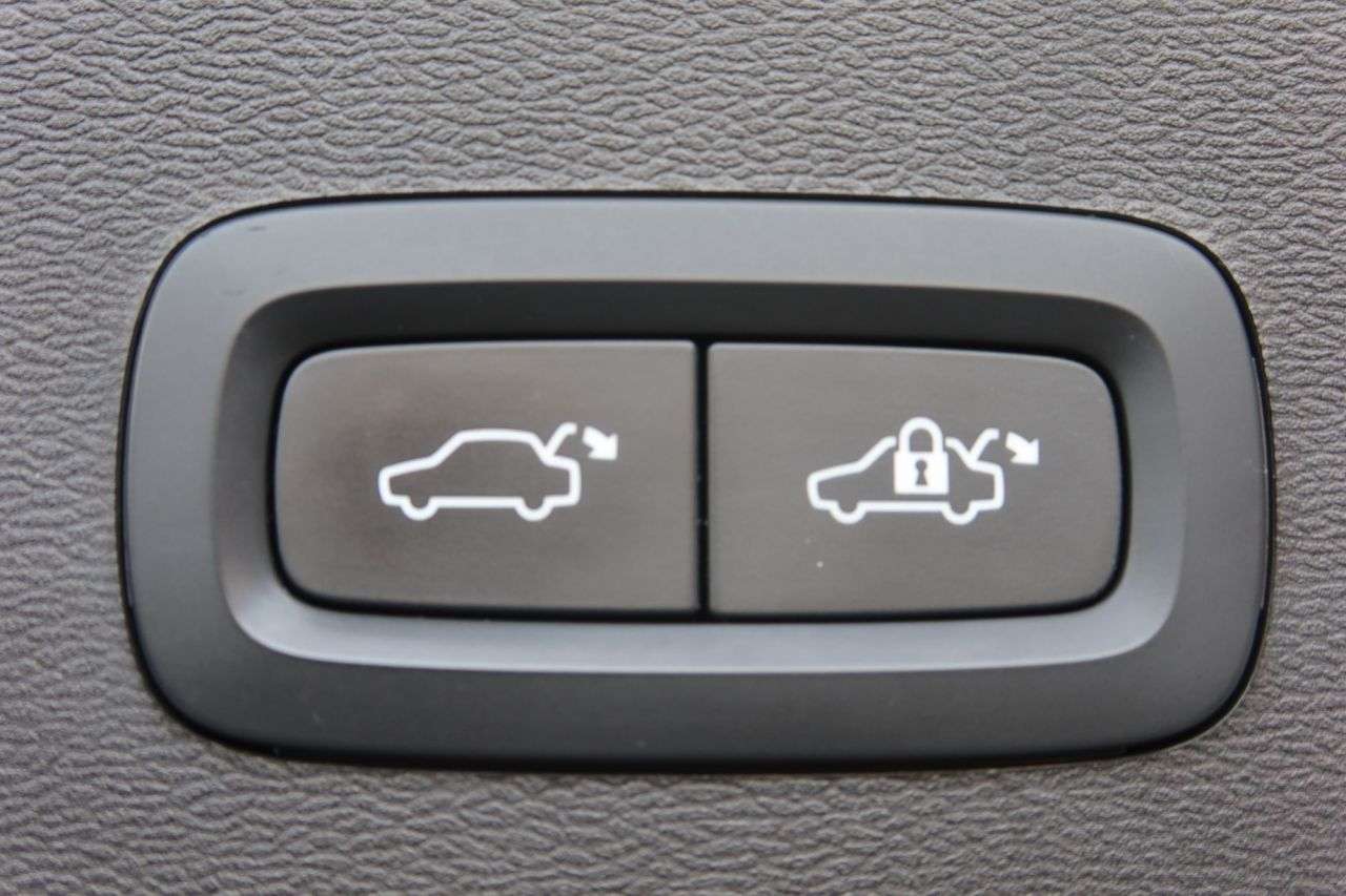 2022 VOLVO XC40 2022 VOLVO XC40