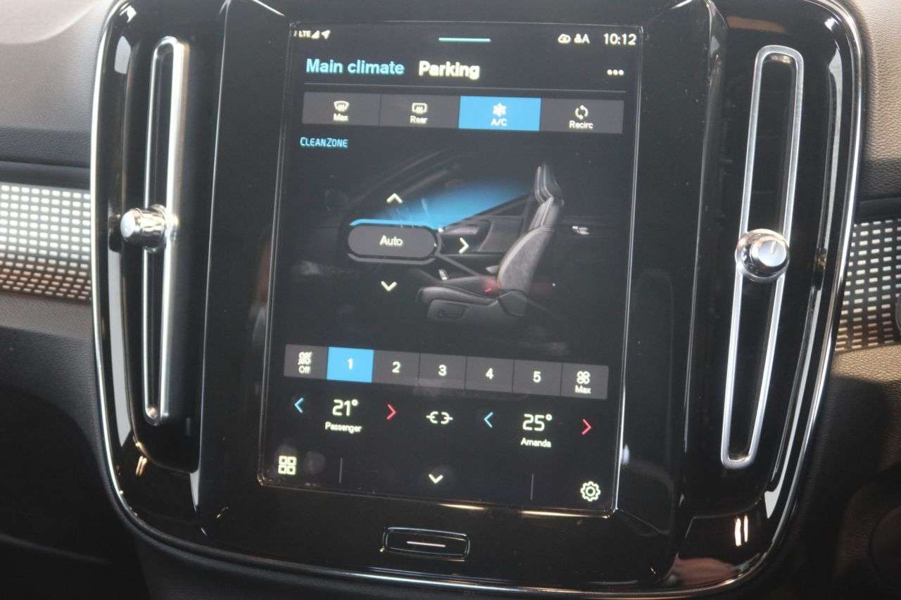 2022 VOLVO XC40 2022 VOLVO XC40