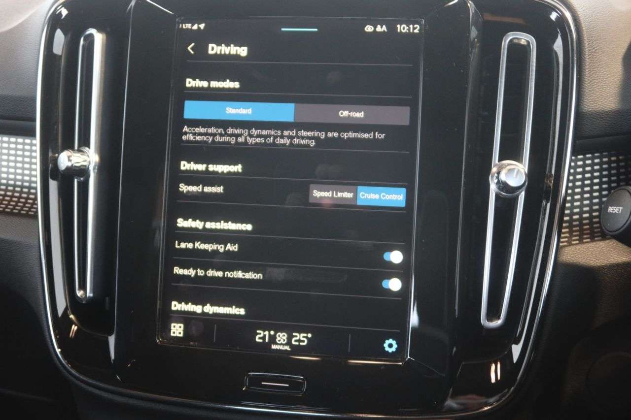 2022 VOLVO XC40 2022 VOLVO XC40