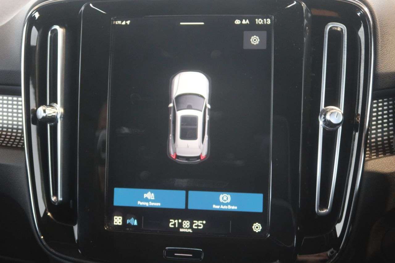 2022 VOLVO XC40 2022 VOLVO XC40