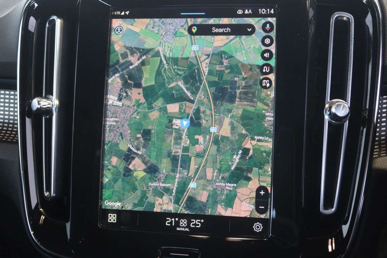 2022 VOLVO XC40 2022 VOLVO XC40