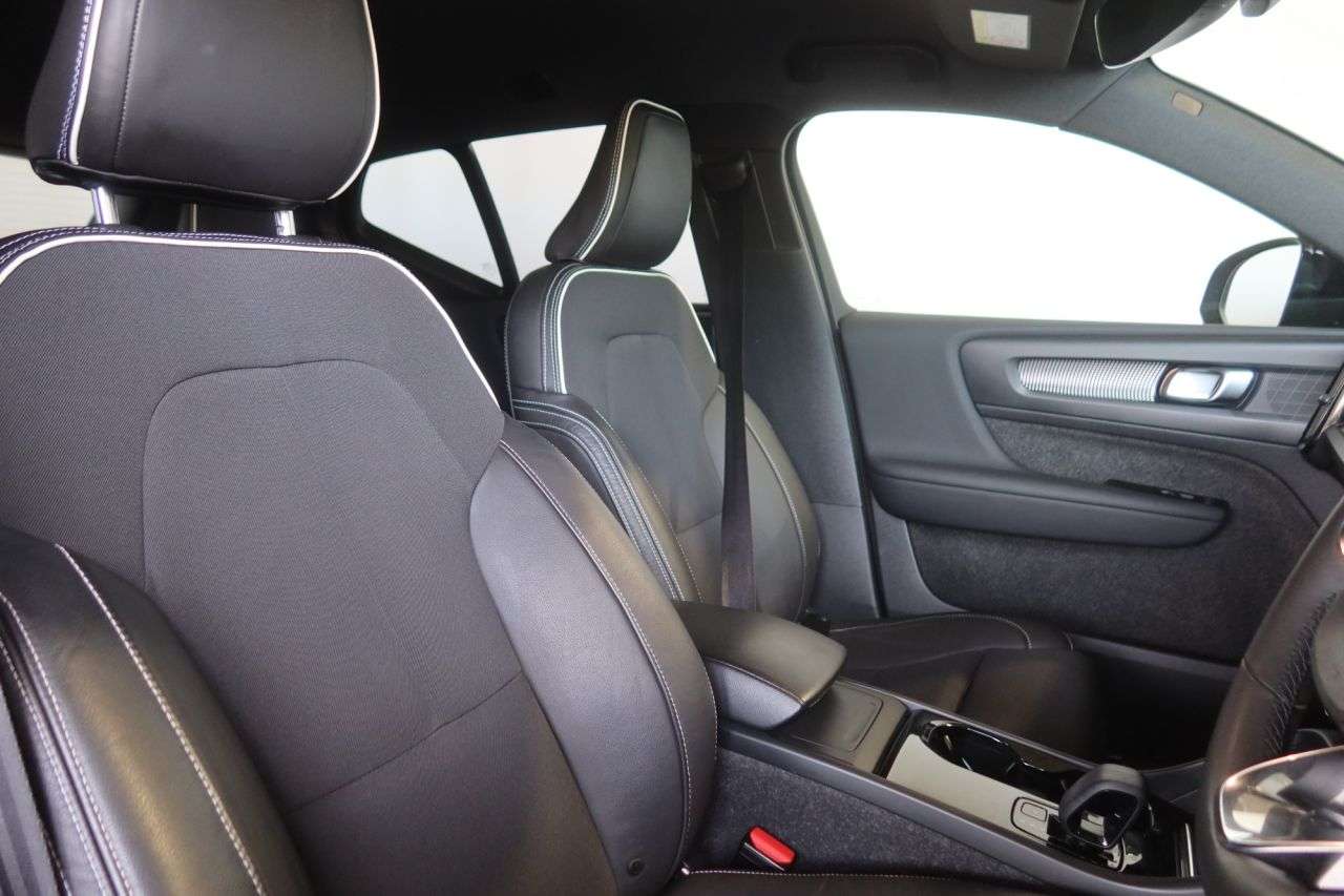 2022 VOLVO XC40 2022 VOLVO XC40